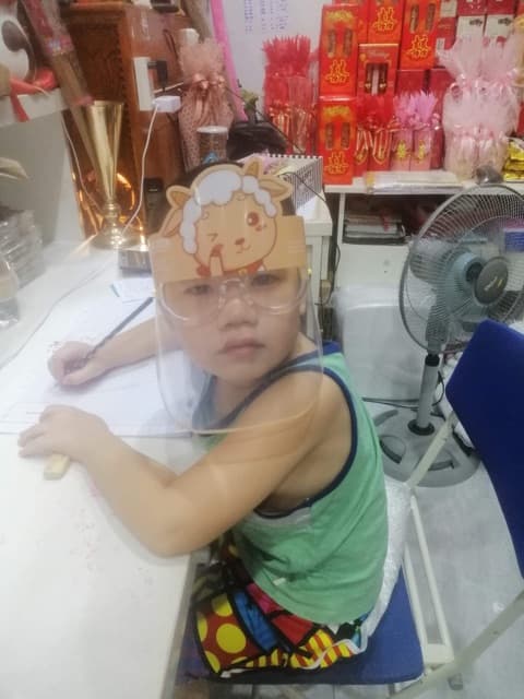 Kính chắn giọt bắn cho bé - hàng có gọng kính trẻ em màu sắc dễ thương