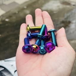 (Mua từ 2) Ốc titan 8li25 dủ MỎNG dẹp gắn đĩa tất cả dòng xe cực sáng đẹp 1