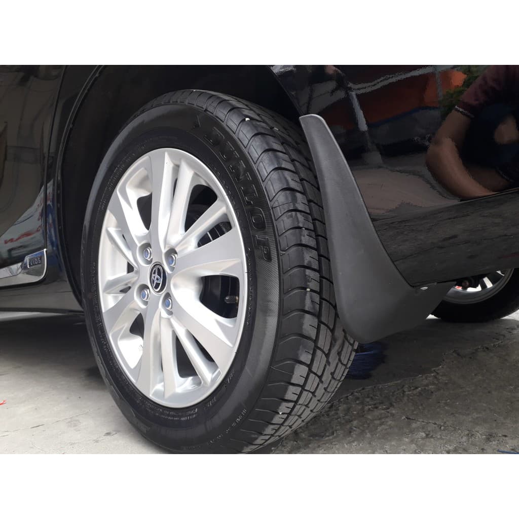 Chắn bùn xe Vios 2019, 2020 2021 2022 2023 2024 2025 2026. kèm ốc bắt