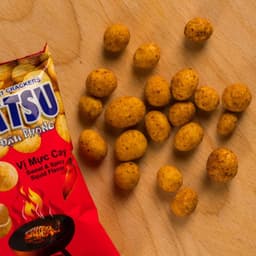 Combo 20 gói đậu 1 LOẠI 6GR Snack đậu phộng mực cay của thương hiệu Oishi 2