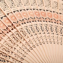 Quạt gỗ nhiều màu cổ trang nhiều hoạt tiết làm oản, tháp độc đáo 6