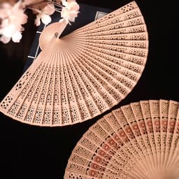 Quạt gỗ nhiều màu cổ trang nhiều hoạt tiết làm oản, tháp độc đáo 4