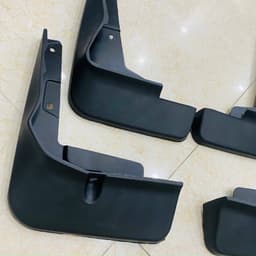Bộ 4 Chắn Bùn Nhựa Dẻo Xe Toyota Veloz, Avanza 2022 2023 kèm ốc vít vừa form xe, lắp đặt dễ dàng 3