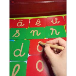 Bộ tập viết chữ chìm Montessori 4