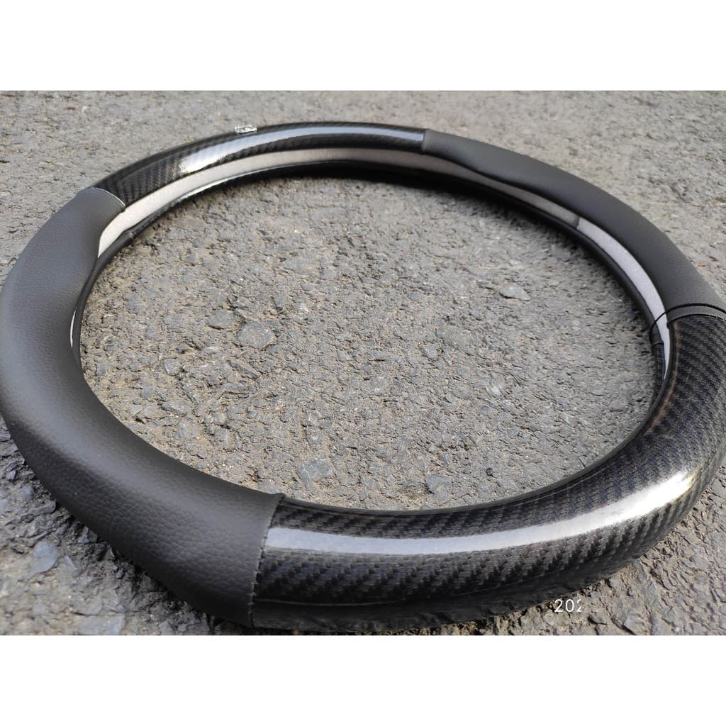 Bọc vô lăng ô tô 38cm carbon, phù hợp với hầu hết xe 4,5 chỗ và 7 chỗ. tất các dòng xe con , xe tải k200. k250, h150, poter1, 2 thaco 800, 900kg 