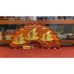 Tranh quạt thuận buồm xuôi gió gỗ hương dát vàng 1