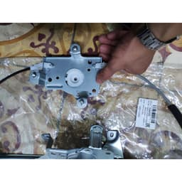 Compa lên xuống kính gentra 8