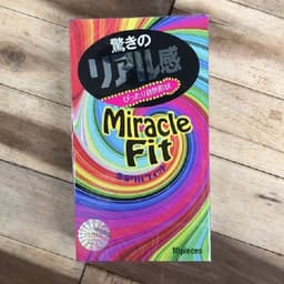 Bao cao su Sagami Miracle Fit, Thiết kế 3D siêu mỏng, Size nhỏ,  Ôm khít, Hộp 10 cái 5