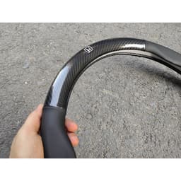 Bọc vô lăng ô tô 38cm carbon, phù hợp với hầu hết xe 4,5 chỗ và 7 chỗ. tất các dòng xe con , xe tải k200. k250, h150, poter1, 2 thaco 800, 900kg  3