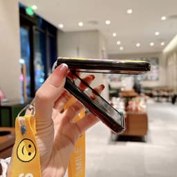 Ốp Samsung Z Flip 3 - ZFlip 3 - ZFlip3 5G bảo vệ toàn diện họa tiết nổi bật kèm dây đeo dài có thể điều chỉnh 5