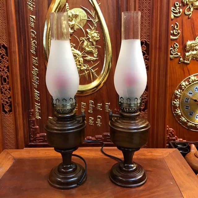 Đôi đèn thờ gỗ Gụ