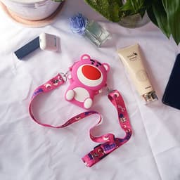 [Mới] Túi xách đeo chéo silicon hình gấu dâu lotso, thời trang dễ thương, đựng mỹ phẩm tai nghe thẻ 3