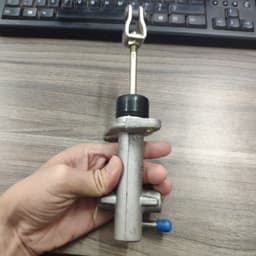 Tổng côn trên, xy lanh côn trên  Aveo gentra 96652647 hàng chính hãng thanh lý và hàng hàn quốc 3