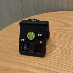 [CÓ SẴN] 2 màu Ốp Z Flip 8 - Flip6 - Z Flip5 - Flip7 5G đen matte charm bánh xinh xắn kèm tag poodle dễ thương có bản lề 6