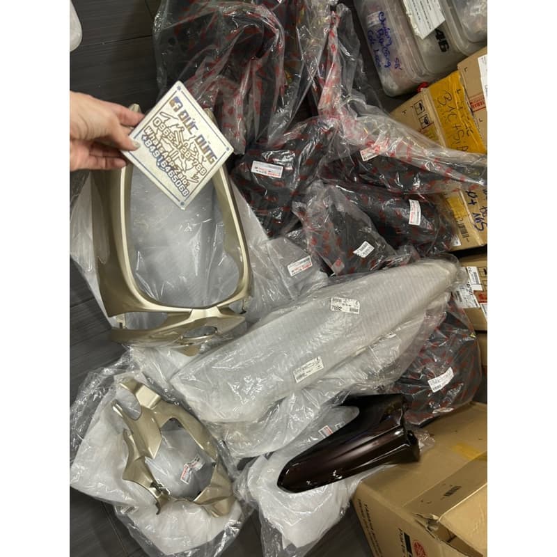 Áo nhựa Taurus nâu vàng đồng ( bộ đầy đủ 12 chi tiết)