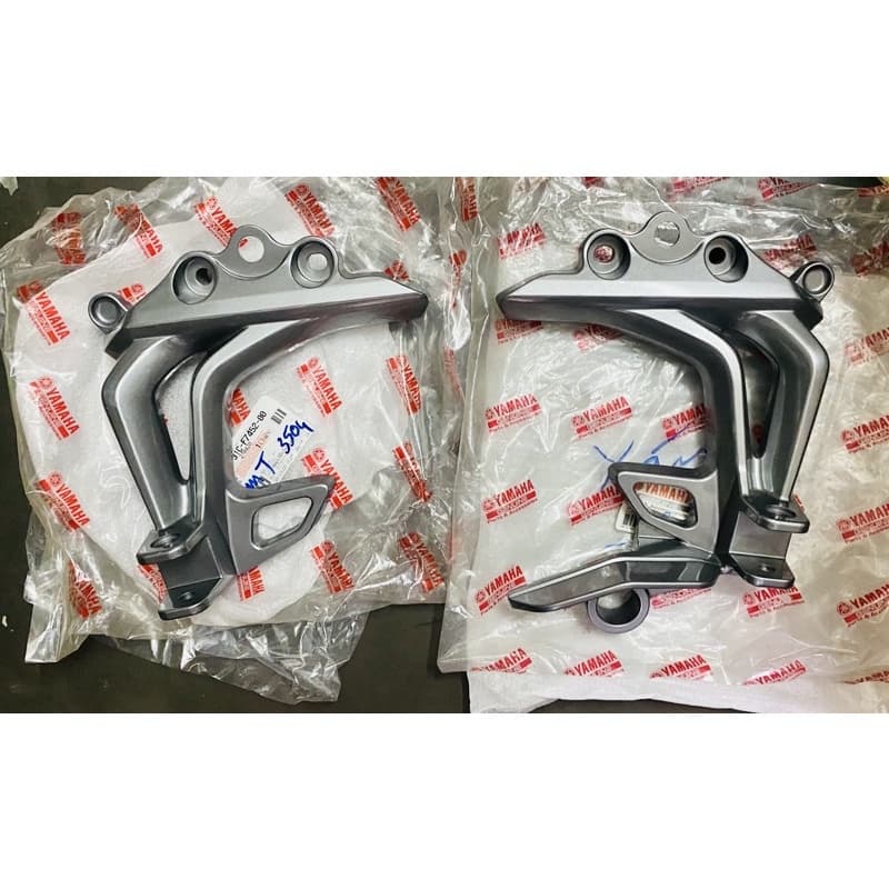 Giá để chân sau Yamaha Jupiter gravita 2010 ma 31c chính hãng