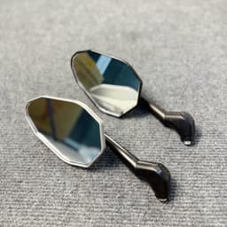 Kính H2c V2 Nhựa gắng mọi dòng xe tặng kèm ốc 10li (giá 1 kính trái) 8