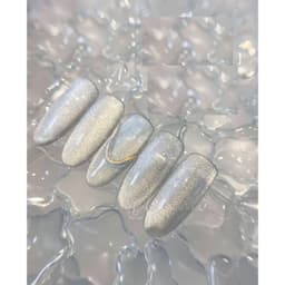 Sơn mắt mèo Ánh Trăng Milan Moonlight   - nail trắng bạc sáng mịn 3