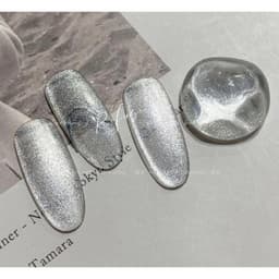Sơn mắt mèo Ánh Trăng Milan Moonlight   - nail trắng bạc sáng mịn 6