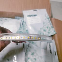 Led Dán 120V, 120 Mắt Dùng Cho Tủ Bếp, Tủ Áo. Mặt Sau Có Băng Dính 3m. Sẵn 3 Màu. Trắng, Vàng, Trung Tính. Cuộn Dài 5m 1