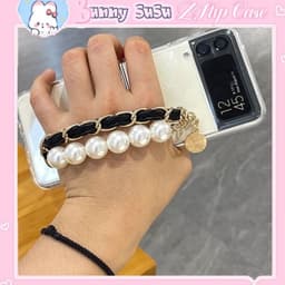 [CÓ SẴN] Ốp Samsung Z Flip 3 - Z Flip 4 - ZFlip3 - ZFlip4 5G viền dẻo chống sốc dây ngọc và xích tag hoa trà sang trọng 1