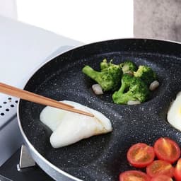 Chảo chiên ốp trứng 4 ngăn chống dính dùng được bếp từ 6