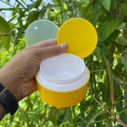 Giá Sỉ 100 Hủ Thân Vàng Viền Trắng - Hủ Nhựa Rỗng - 200gr - Có Nắp Lót Chống Tràn - Hủ đựng Kem Body - Đựng Kem Body. 4
