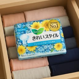 Băng vệ sinh Kao Laurie hàng ngày 72 miếng (5 mùi hương) (Xanh - Hương hoa) 6
