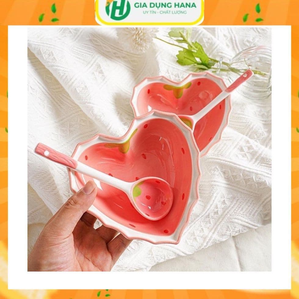 Set Chén bát sứ hình trái tim họa tiết dâu tây hồng Tặng kèm thìa sứ