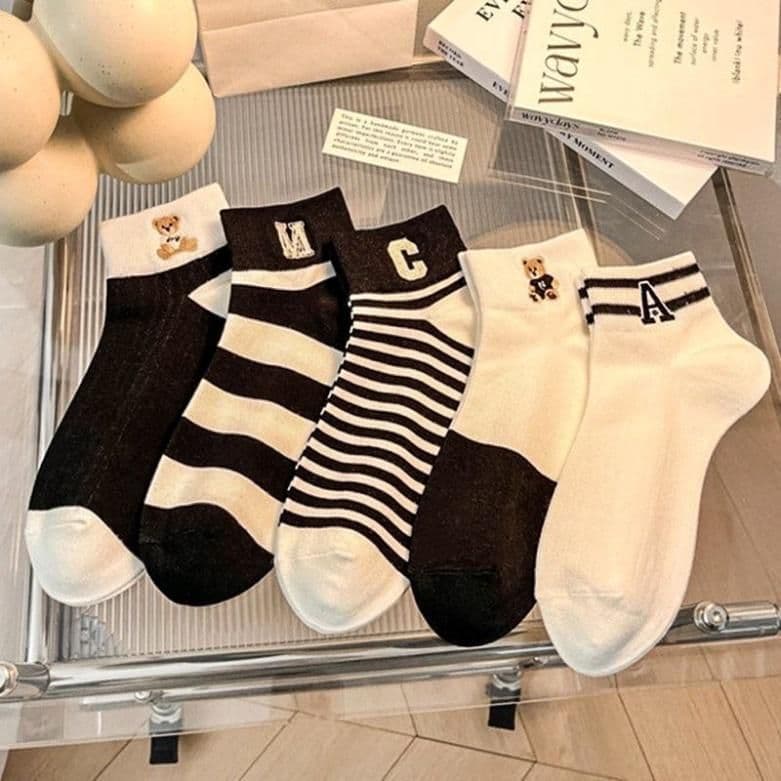 Set 5 Đôi Tất Họa Tiết Kẻ Sọc🍀FREESHIP🍀Vớ Thêu Họa Tiết Gấu Hoạt Hình Màu Trắng Đen Dễ Thương .. VINBEO