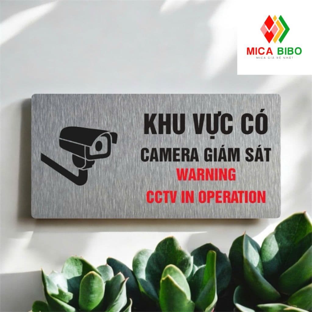 Biển báo khu vực có camera giám sát, chất liệu Alu nhôm xước bạc bền đẹp.
