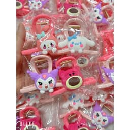 Sét 4 Kẹp Tóc Càng Cua Hình Gấu Dâu Siêu Kute Cho Bé Gái  -  Cặp Tóc Hoạ Tiết Hoạt Hình Cho Bé VINBEO 2