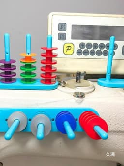 đế đựng suốt có nam châm hít cố định vào máy 3