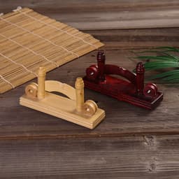 Giá quạt phụ kiện trưng bày quạt xếp chất liệu gỗ sang trọng lịch sự 5