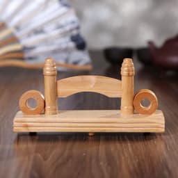 Giá quạt phụ kiện trưng bày quạt xếp chất liệu gỗ sang trọng lịch sự 4