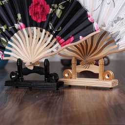 Giá quạt phụ kiện trưng bày quạt xếp chất liệu gỗ sang trọng lịch sự 3