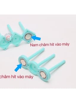 đế đựng suốt có nam châm hít cố định vào máy 2