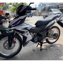 Tem Xe Win V1 Trắng Đen chế Đẹp decal pvc 3 lớp winner 2