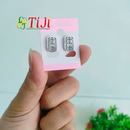 Bông tai inox nụ hình kim tiền chạm chiếu sáng đẹp không đen 1
