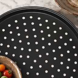 Khay nướng bánh pizza ITRENDYZONE1, Bộ chảo pizza đục lỗ chống dính mục đích Mupti, Dụng cụ làm bánh bằng thép Carbon tròn 9 / 10 / 11 / 12 / 14 Inch bền bỉ Dụng cụ nướng bánh bằng thép Carbon giòn & Bubbly 3