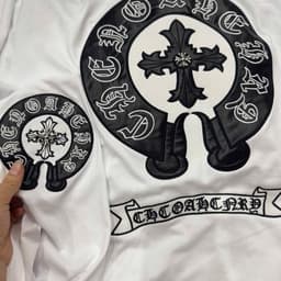 Áo thun Chom Hoạ tiết thêu Logo da tròn ct2c thời trang Nam nữ - Áo Thun Unisex 3