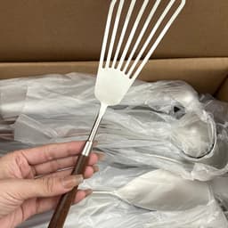 Xẻng Xào Thức Ăn Inox Tay Cầm Gỗ Dài 29.8cm – Muôi Múc Canh, Vá Lỗ Vớt Đồ Ăn Nhà Bếp 2