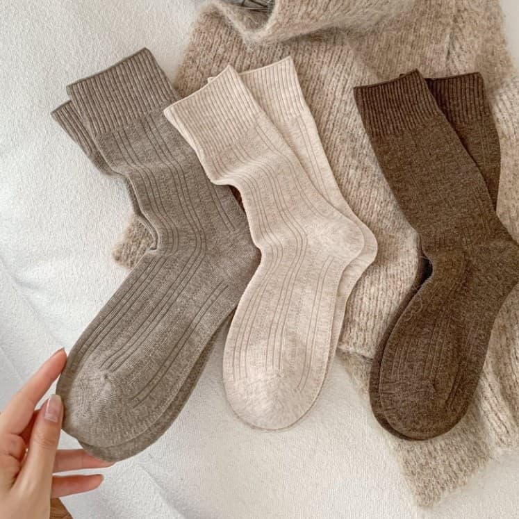 🧦 SET 6 ĐÔI TẤT VỚ CỔ CAO GÂN DỌC BASIC – MÀU TRƠN DỄ PHỐI ĐỒ