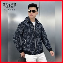 ÁO KHOÁC NAM HỌA TIẾT,MẪU ÁO KHOÁC NEW 2026 TRẺ TRUNG,NAM TÍNH LÊN OUTFIT CỰC CHÁY AK-62630 VIC 2