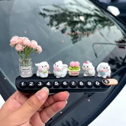 🐶 SET CHÓ MALTESE MINI DECOR Ô TÔ KÈM HOA TULIP VÀ BẢNG SỐ ĐIỆN THOẠ 3