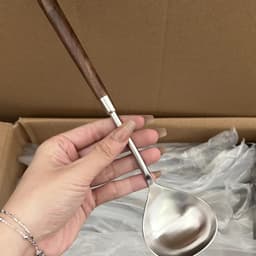 Xẻng Xào Thức Ăn Inox Tay Cầm Gỗ Dài 29.8cm – Muôi Múc Canh, Vá Lỗ Vớt Đồ Ăn Nhà Bếp 4