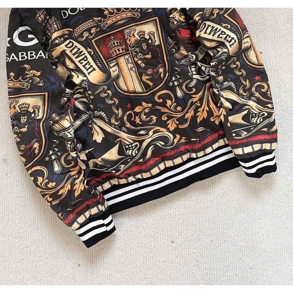Đol Chề Áo Khoác Gió Hoa Văn In Chìm Logo Sắt Mẫu Mới 2026 Hot Trend Vip Pro Thời Trang Hiện Đại Phong Cách Sành Điệu
