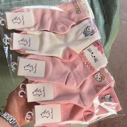 Bộ 10 đôi tất cho bé gái dễ thương, màu pastel ngọt ngào, phù hợp với phong cách thời trang của bé. 6