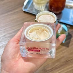 Kem dưỡng da ban ngày Sakura White 9