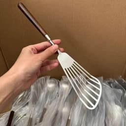Xẻng Xào Thức Ăn Inox Tay Cầm Gỗ Dài 29.8cm – Muôi Múc Canh, Vá Lỗ Vớt Đồ Ăn Nhà Bếp 6